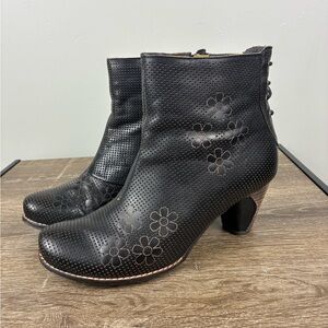 L’Artiste by Spring Step Perforated Floral Leather Lace Up Ankle Boot Sz 38